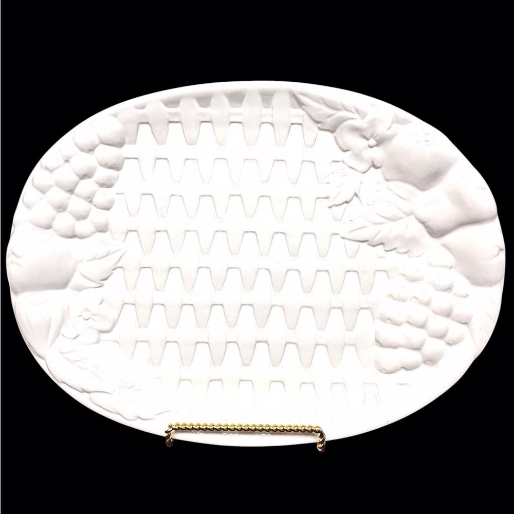 Elegant White Embossed Fruit Basket Oval Serving Tray/Platter GUC